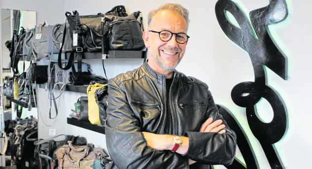 Pelzmode-Designer Thorsten Pohle ist in dem bereits von seinem Urgroßvater gegründeten Kürschner-Fachgeschäft aufgewachsen